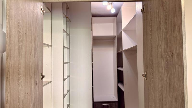 5 Bedroom Property for Sale in Kenridge Western Cape